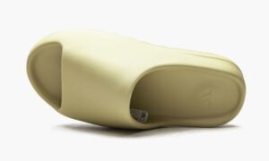 Yeezys Slide “Resin 2021”